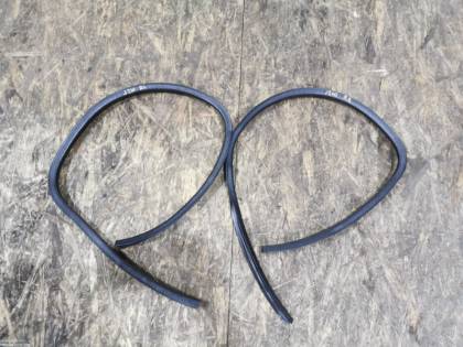 Уплотнительная резинка боковой двери J210G