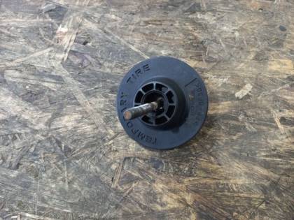 Болт крепления запасного колеса RE4