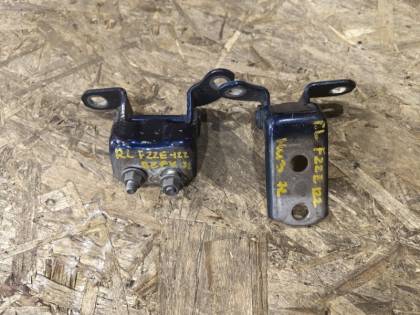 Петля двери ZZE122