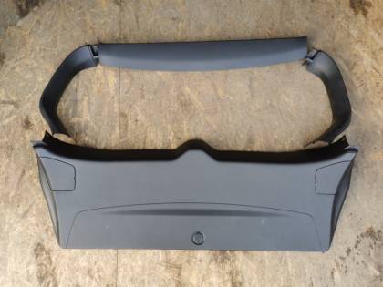 Обшивка двери багажника CW6W