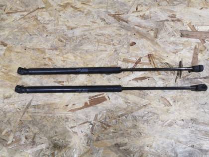 Амортизатор двери багажника CW6W