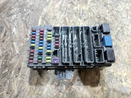 Блок предохранителей салонный RE4
