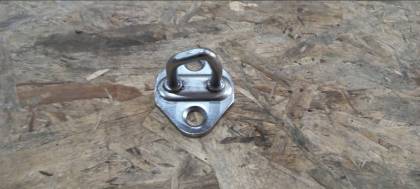 Петля замка багажника S50