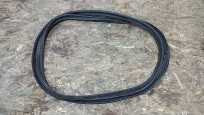 Уплотнительная резинка двери багажника GA3W