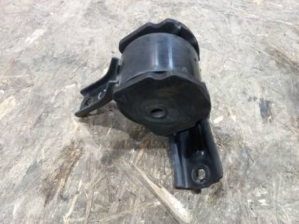 Подушка двигателя правая GA3W