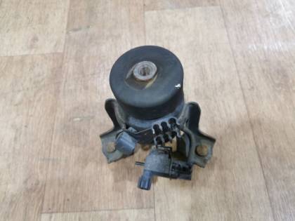 Подушка двигателя передняя MCU25