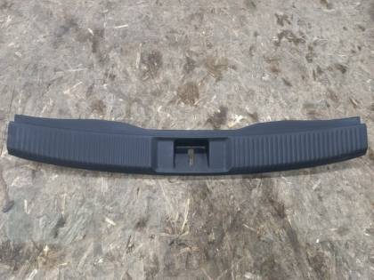 Накладка замка багажника VM4