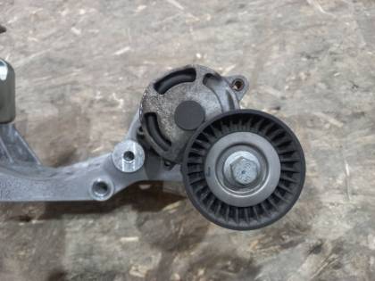 Ролик натяжной навесного оборудования VM4