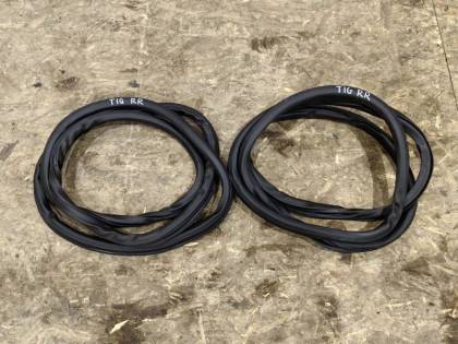 Уплотнительная резинка боковой двери 5NCTH