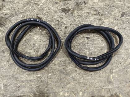 Уплотнительная резинка боковой двери NF15