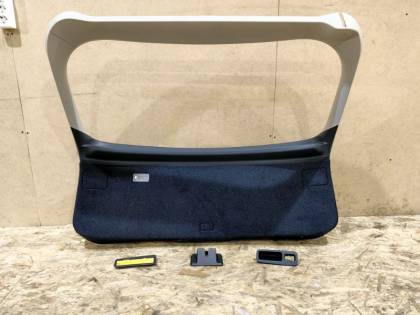 Обшивка двери багажника GGL16