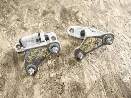 Петля двери 204048