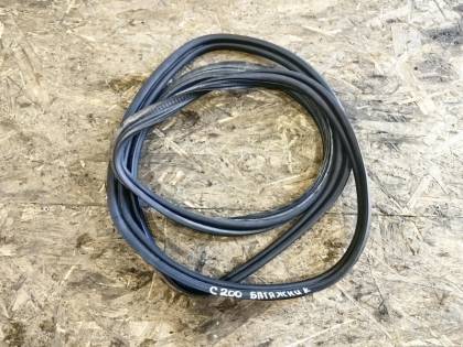 Уплотнительная резинка багажника 204048