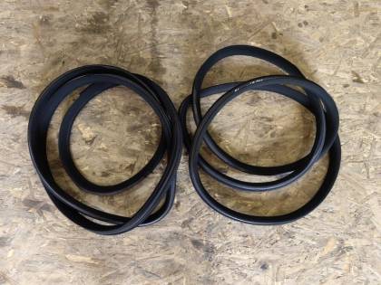 Уплотнительная резинка боковой двери 204048