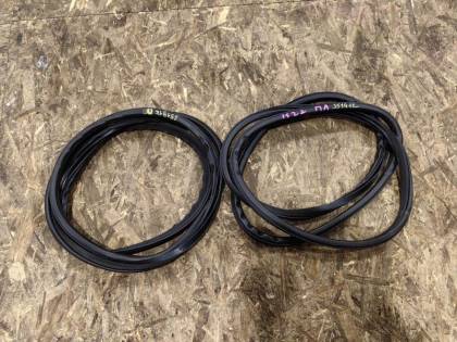 Уплотнительная резинка боковой двери S51