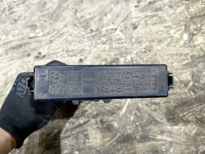 Блок предохранителей под капот S51