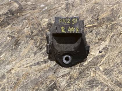 Кронштейн подушки двигателя PNZ51